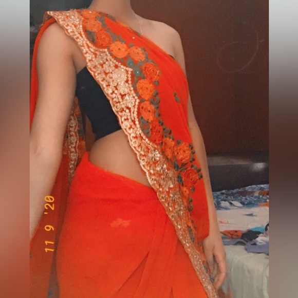 Sari 🥻 - Picture 1 of 2